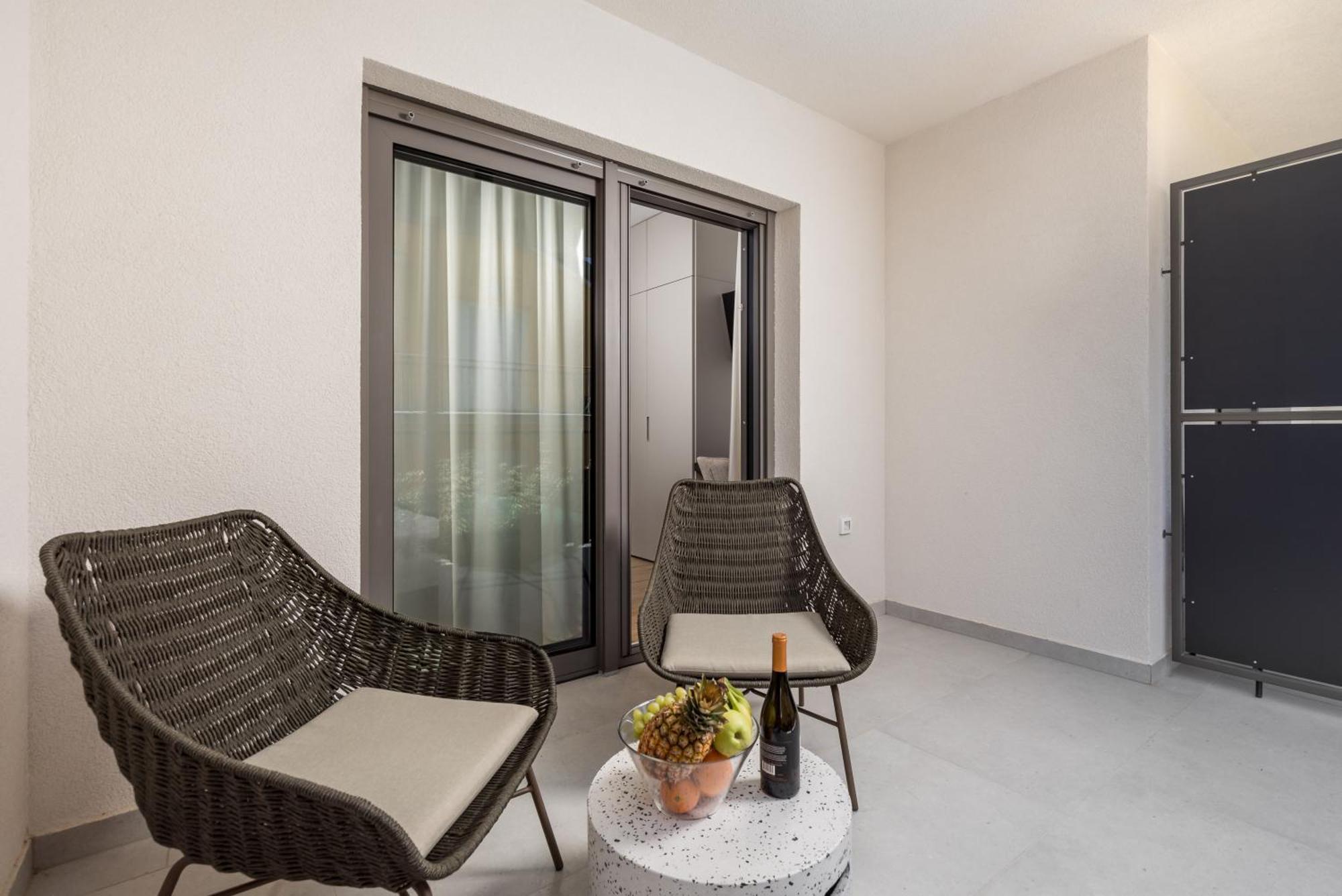 Mara M 2 I M 3 Heated Pool