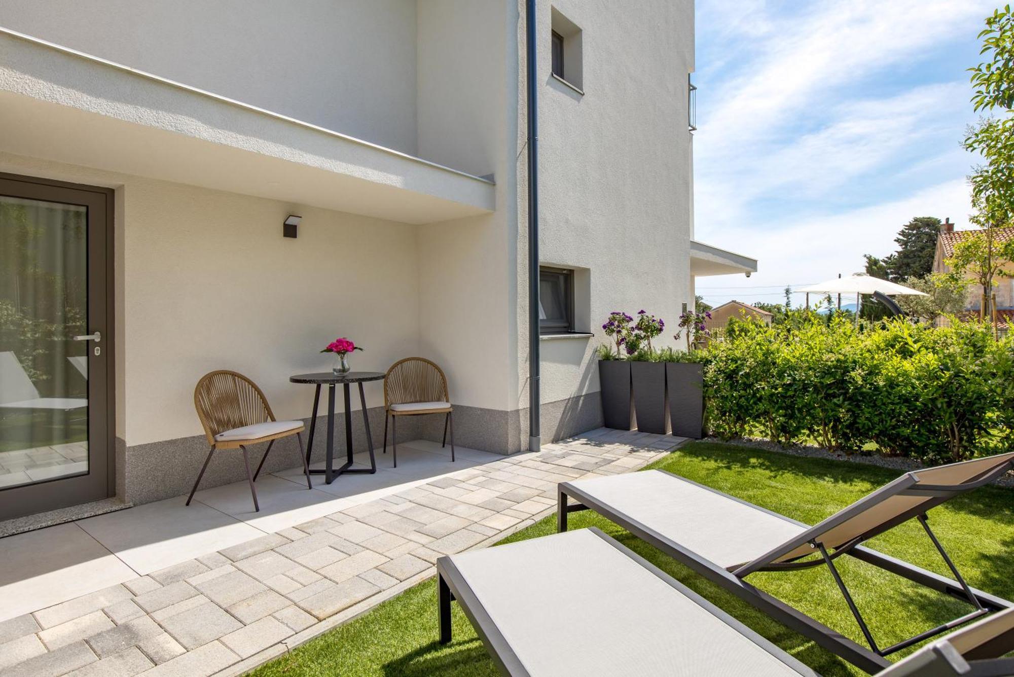 Apartment Mara M 2 I M 3 Heated Pool