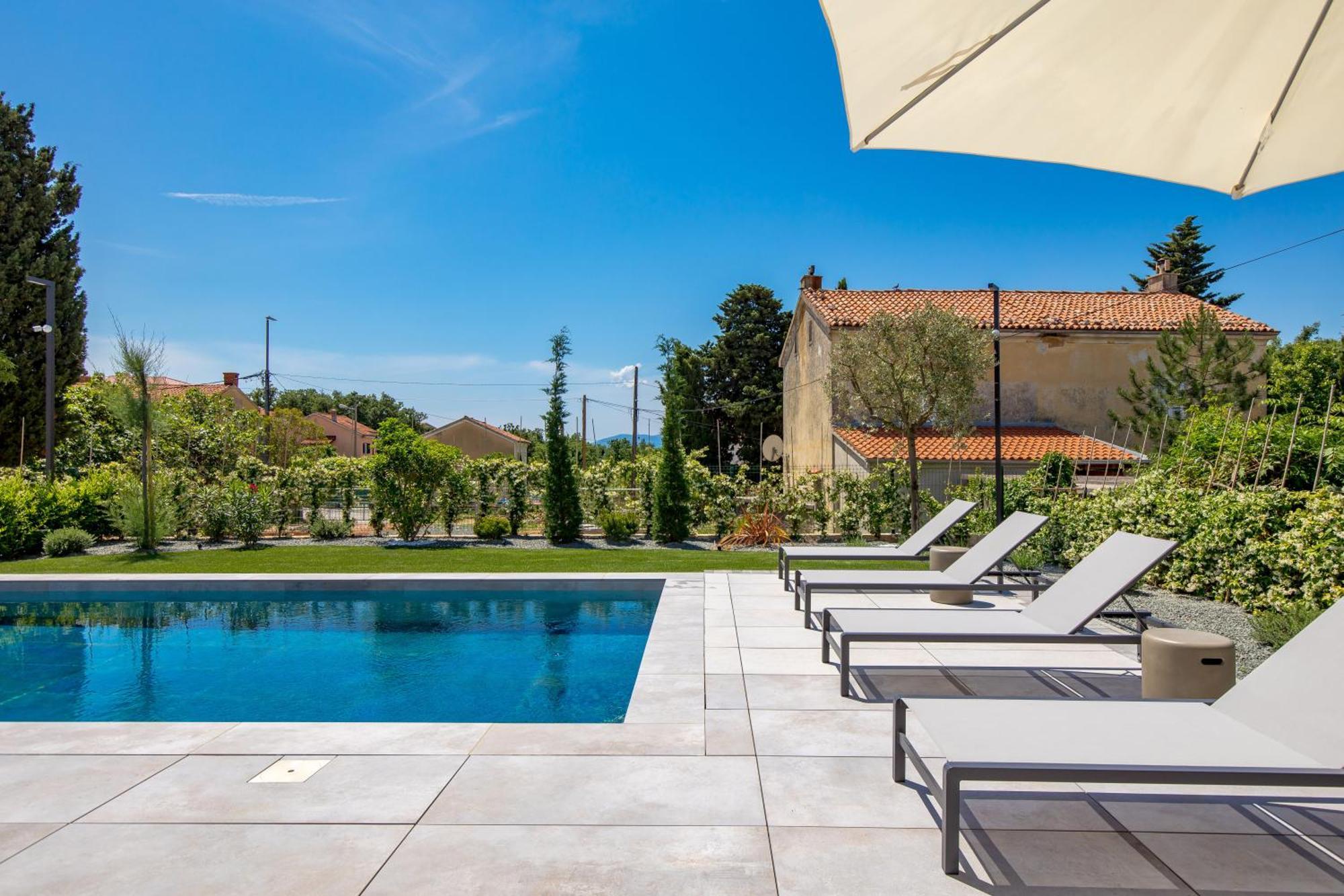 Apartment Mara M 2 I M 3 Heated Pool Omisalj