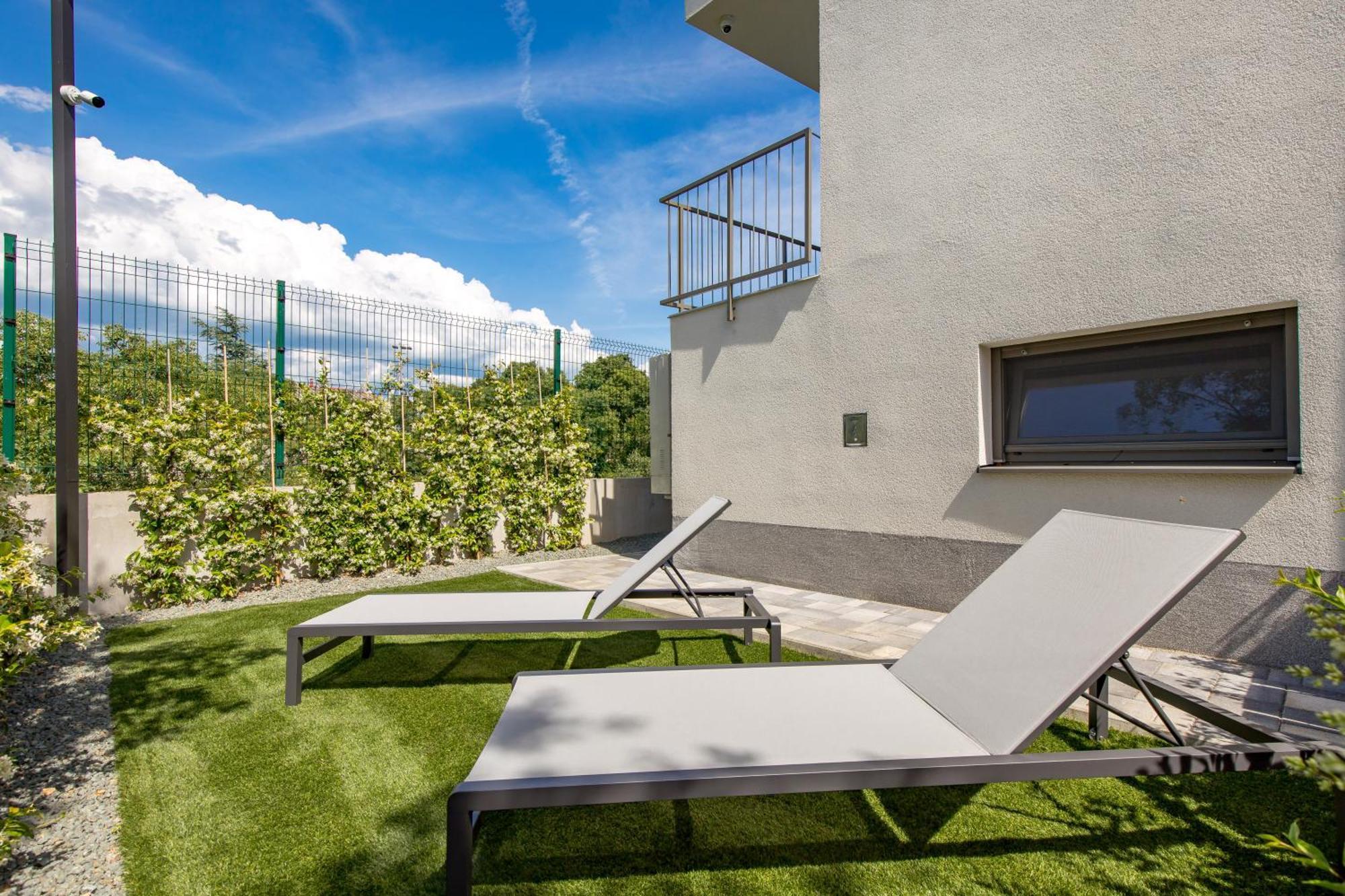 Apartment Mara M 2 I M 3 Heated Pool Omisalj