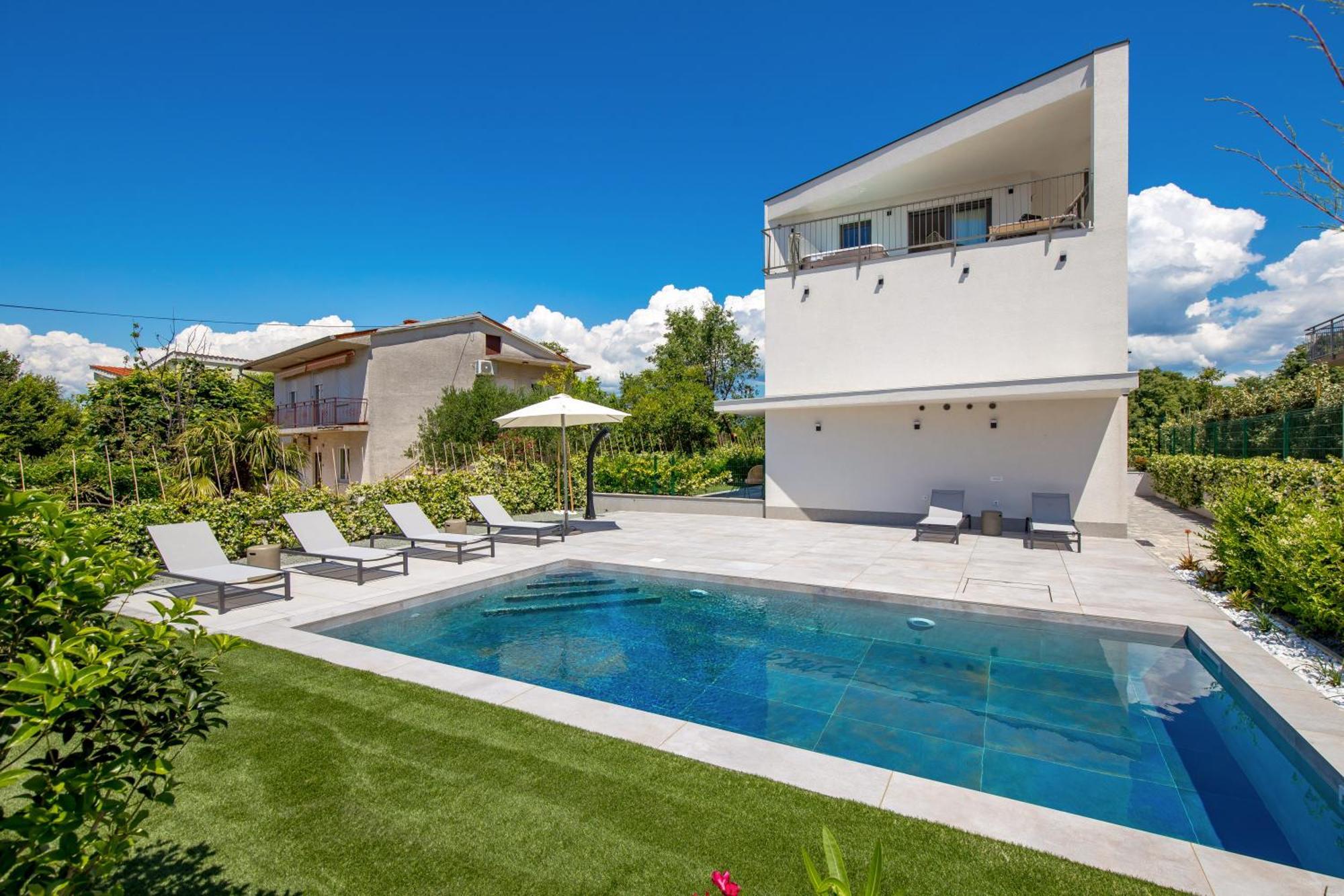 Mara M 2 I M 3 Heated Pool Apartment Omisalj