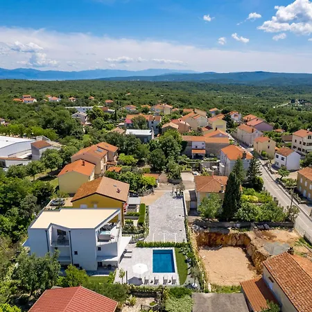 Apartmani Vila Mara M 2 I M 3 Heated Pool Omisalj Exterior photo