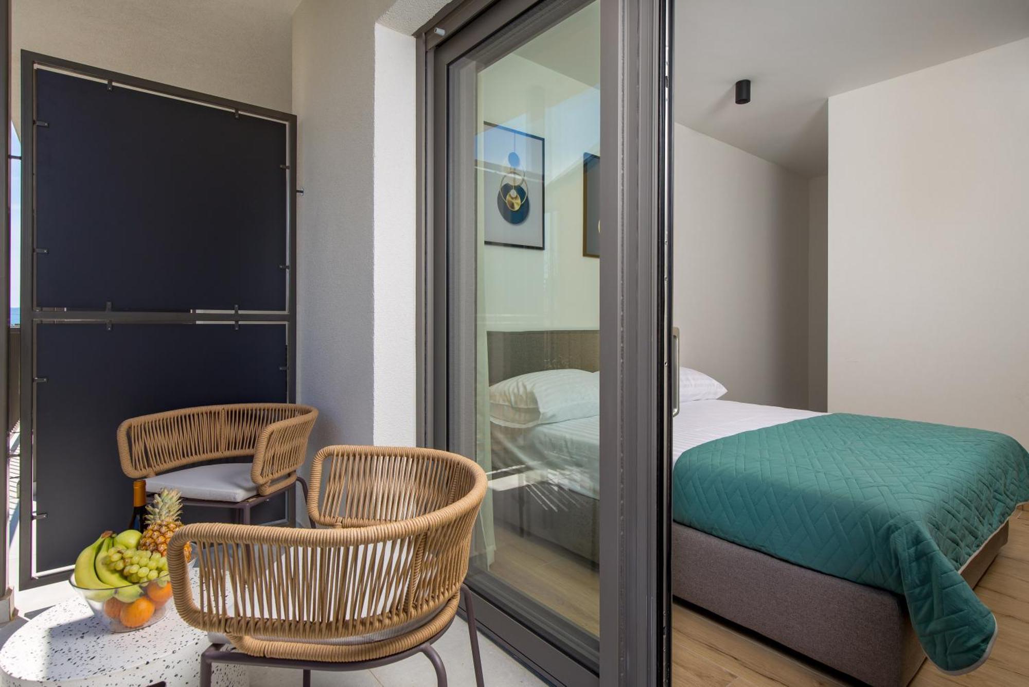 Mara M 2 I M 3 Heated Pool
