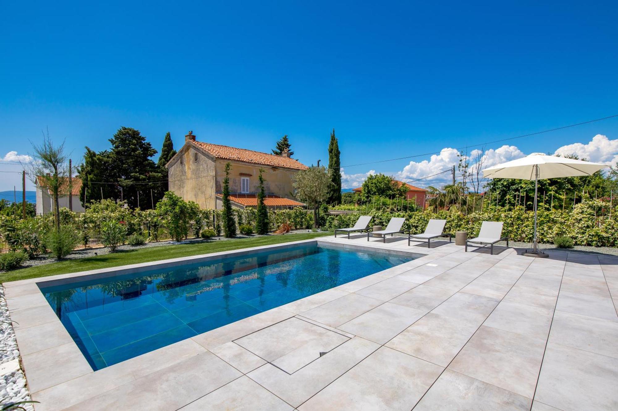 Mara M 2 I M 3 Heated Pool *