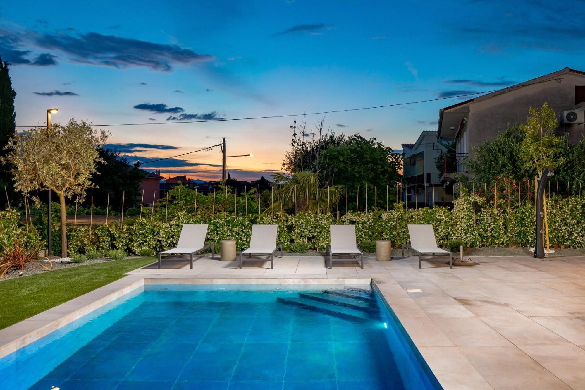 Mara M 2 I M 3 Heated Pool *