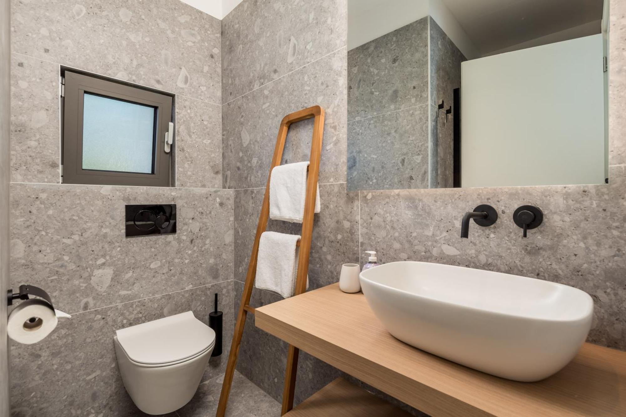 Mara M 2 I M 3 Heated Pool Apartament Omišalj