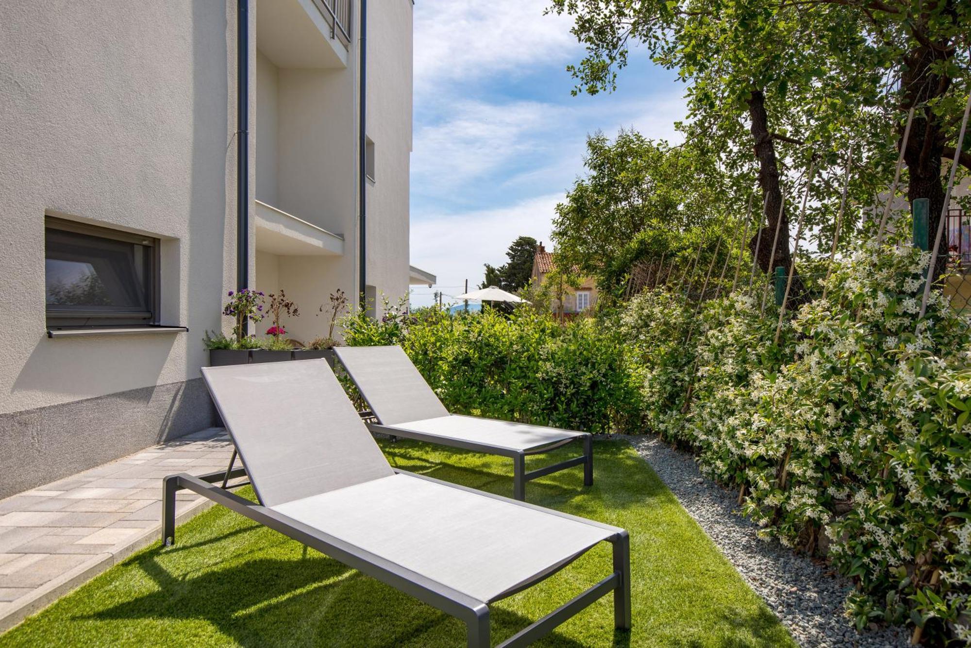 Mara M 2 I M 3 Heated Pool