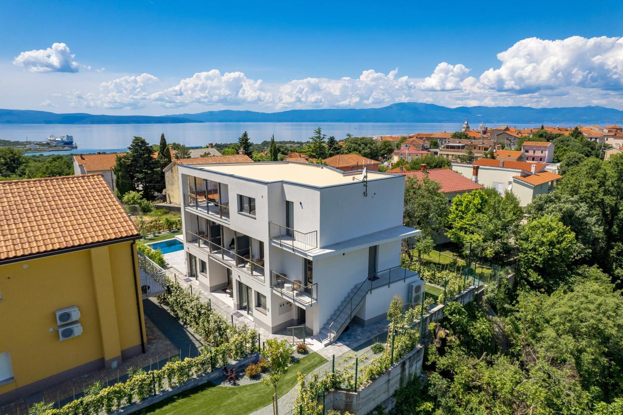 Mara M 2 I M 3 Heated Pool Apartament Omišalj